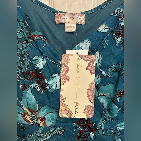 NWT BAND OF the free Sybille Size medium Teal Blue Floral Crossover Cropped Top - Picture 4 of 5